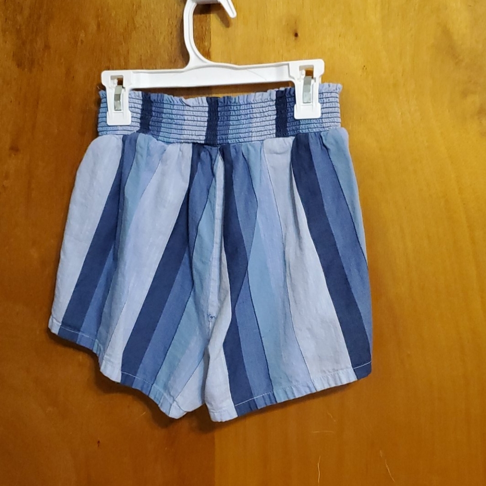 Shorts - Picture 2 of 3